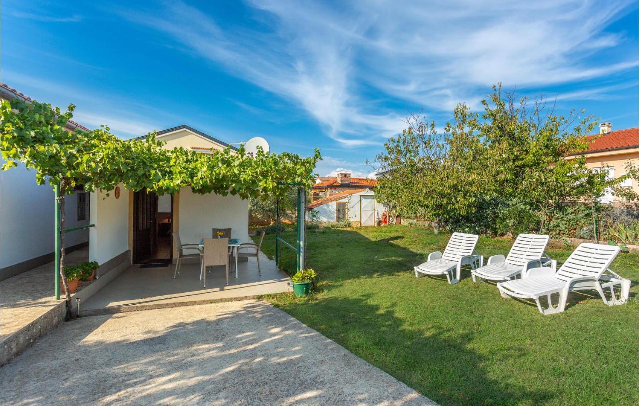1 Bedroom Beautiful Apartment In Linardici Bagian luar foto