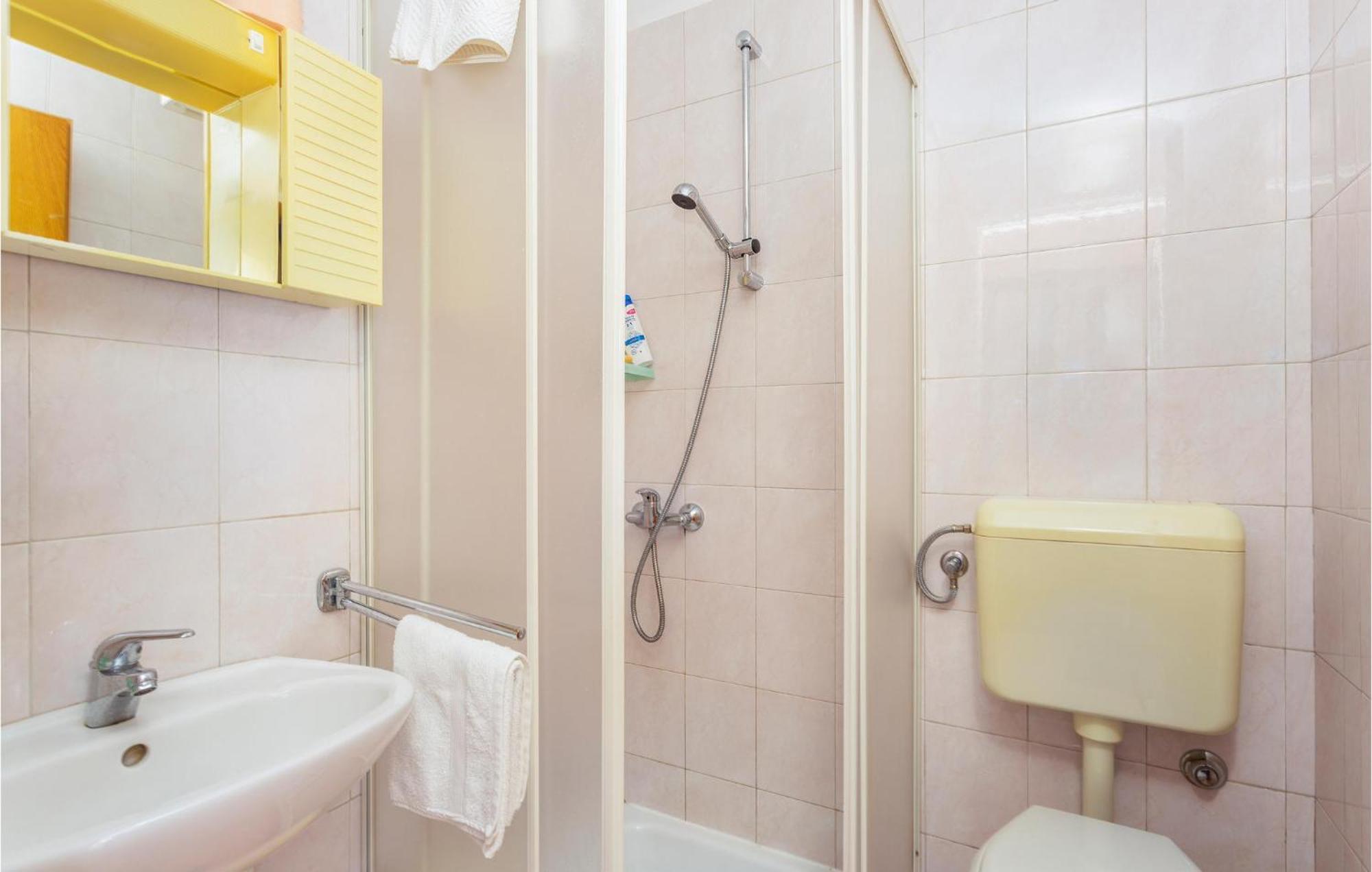 1 Bedroom Beautiful Apartment In Linardici Bagian luar foto