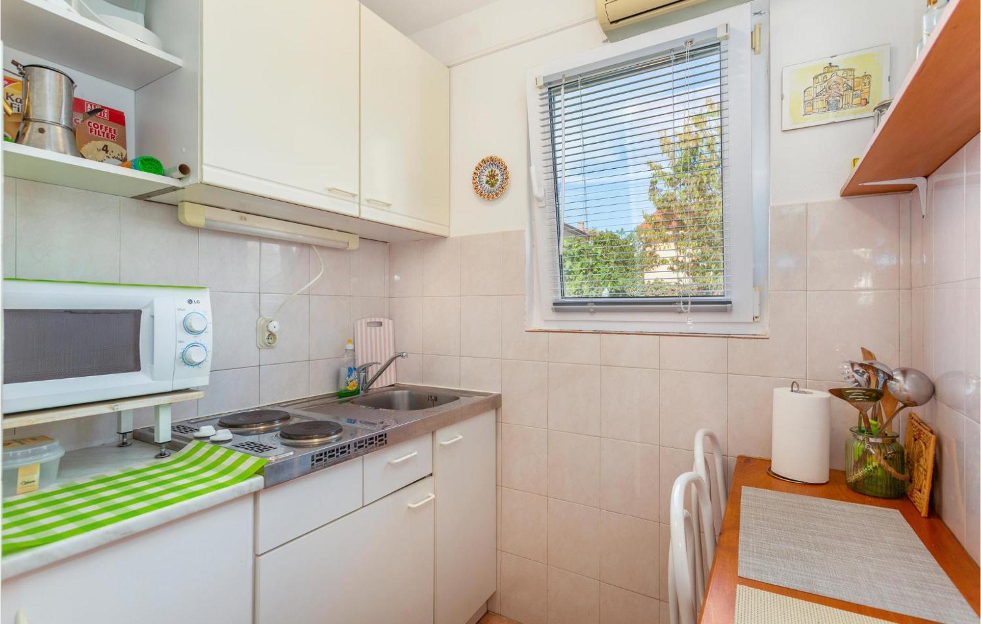 1 Bedroom Beautiful Apartment In Linardici Bagian luar foto