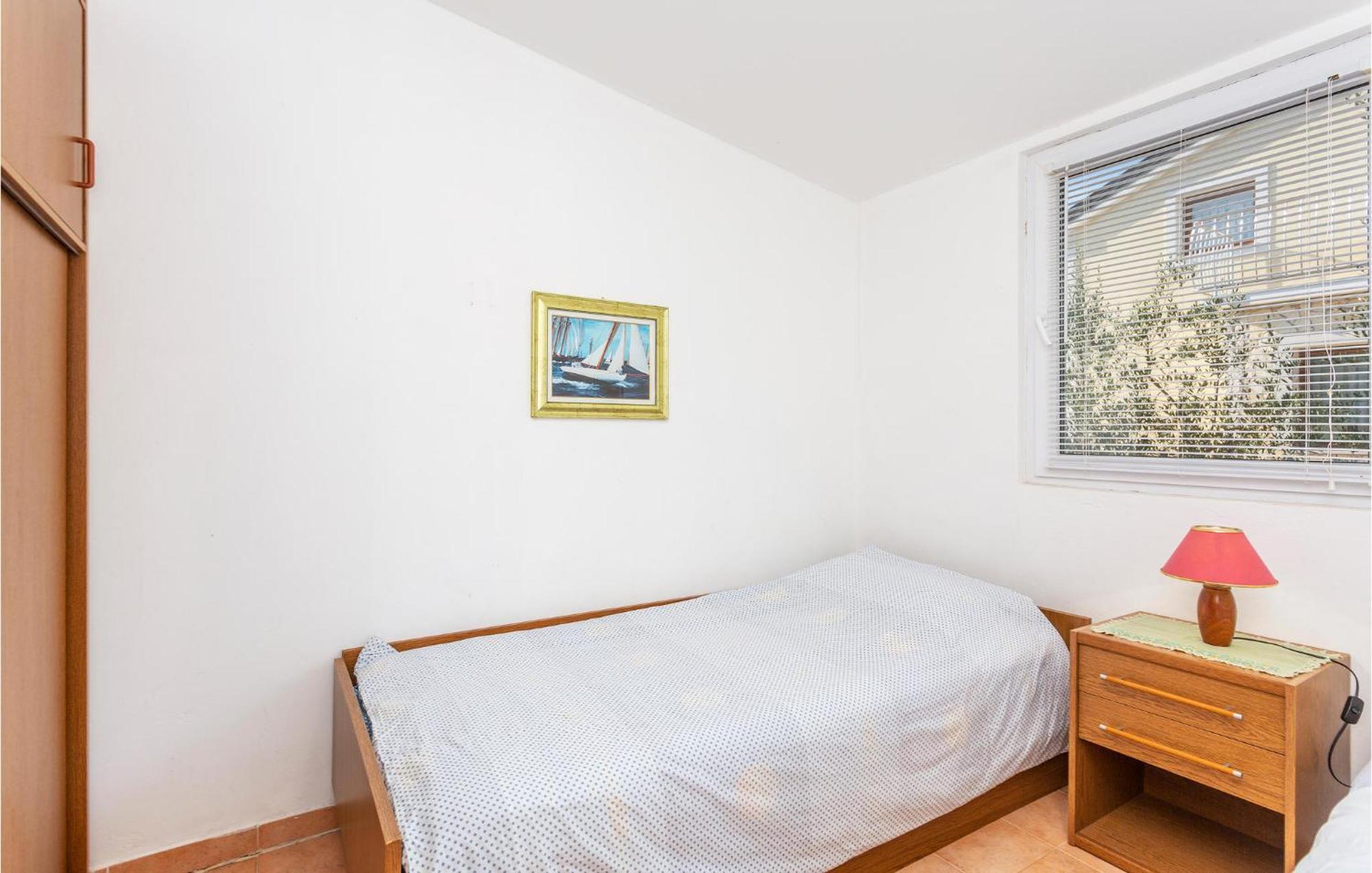 1 Bedroom Beautiful Apartment In Linardici Bagian luar foto